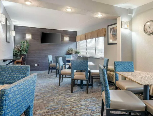 Quality Inn & Suites Mayo Clinic Area hotel detail image 4