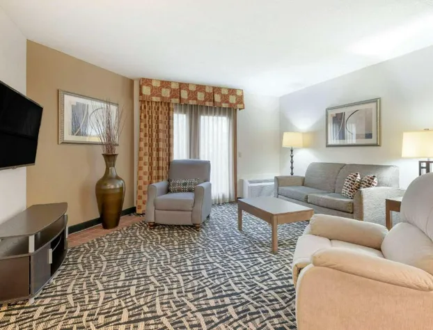 Quality Inn & Suites Mayo Clinic Area hotel detail image 2