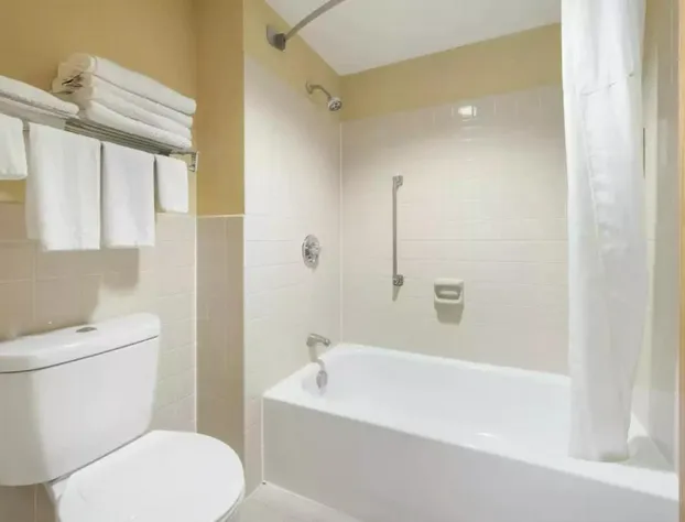 Quality Inn & Suites Mayo Clinic Area hotel detail image 4