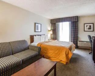 Quality Inn & Suites Everett hotel detail image 4