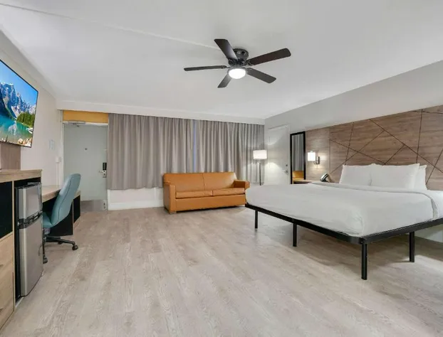 Quality Inn & Suites Airport/Cruise Port Hollywood hotel detail image 3