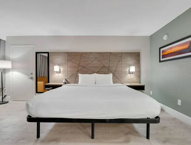 Quality Inn & Suites Airport/Cruise Port Hollywood hotel detail image 4