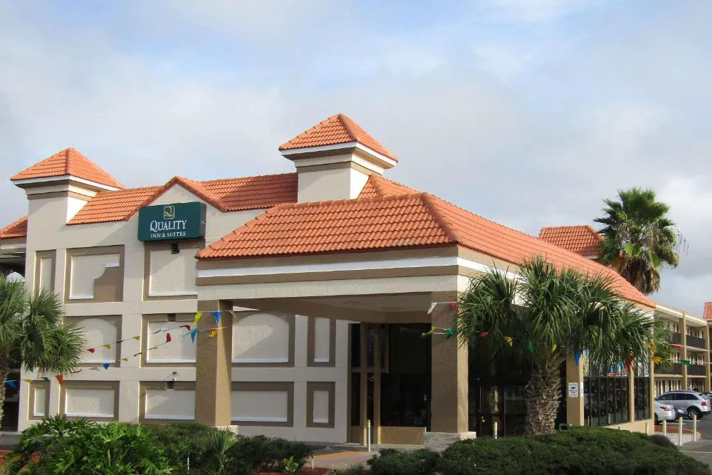 Quality Inn & Suites Kissimmee by The Lake hotel hero
