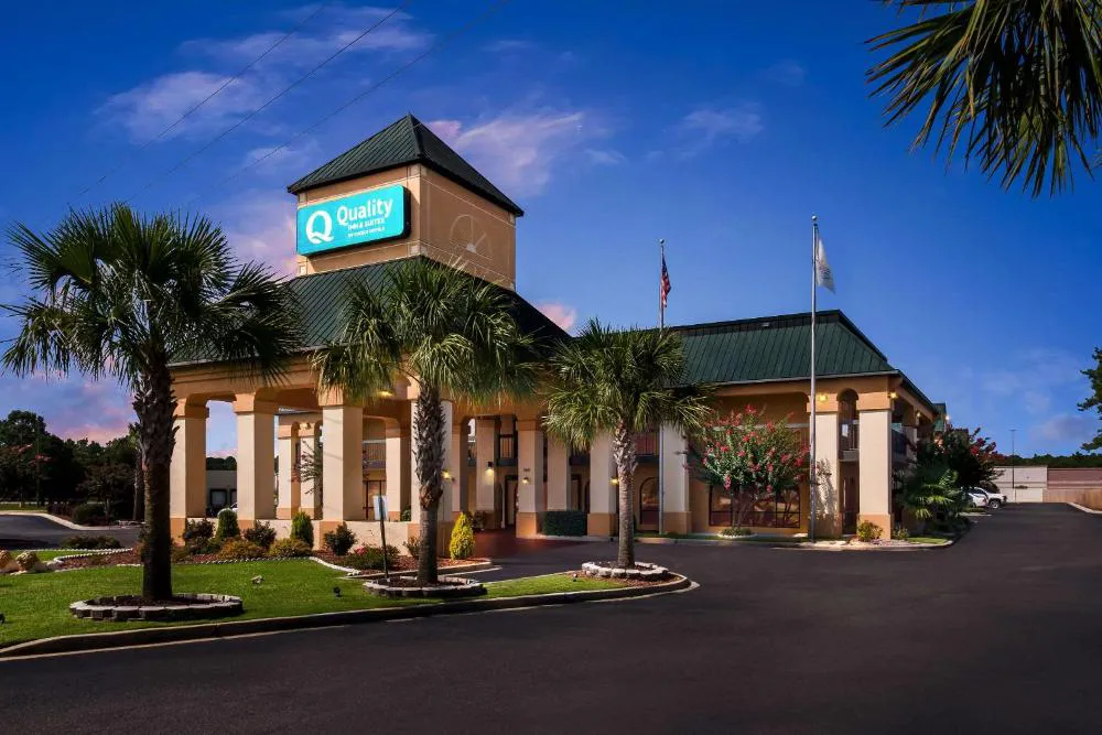Quality Inn & Suites Florence Civic Center hotel hero