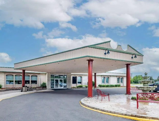 Ramada by Wyndham Grand Forks hotel detail image 1