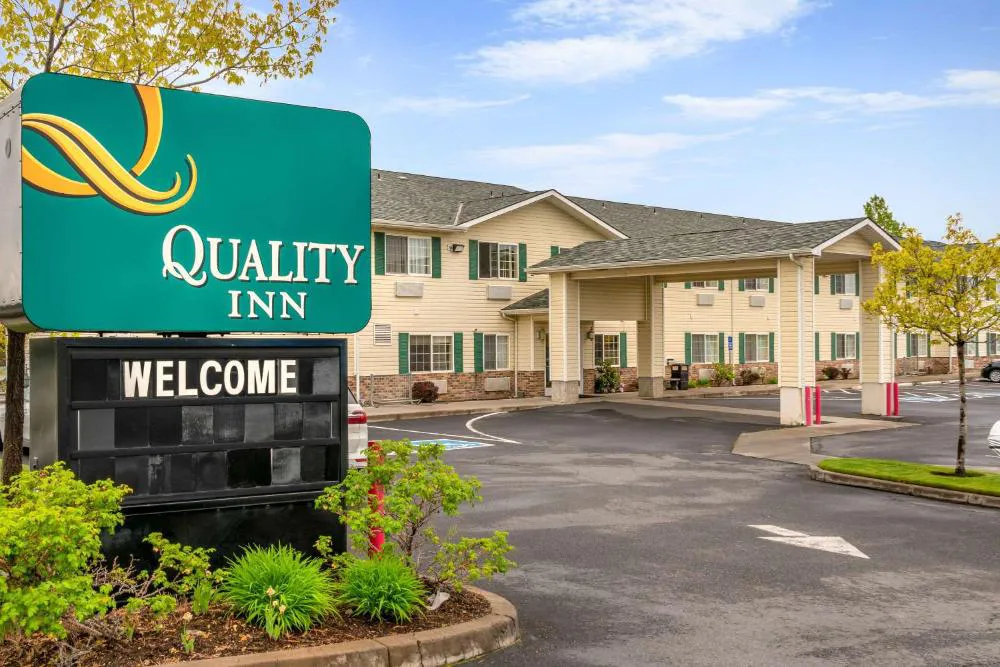 Quality Inn Bend North hotel hero