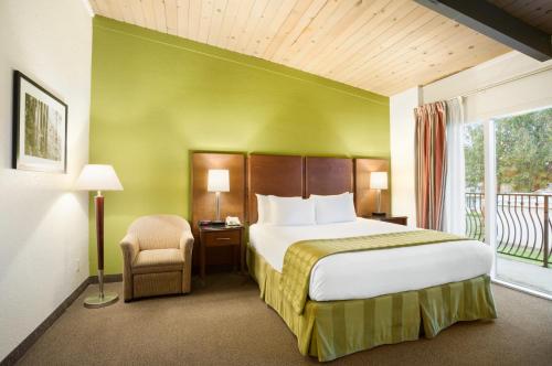 Ramada Conference Centr by Wyndham San Diego North hotel detail image 3