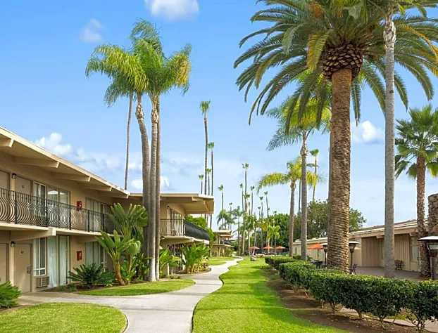 Ramada Conference Centr by Wyndham San Diego North hotel detail image 1