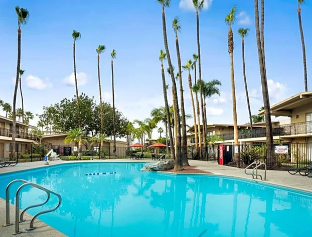 Ramada Conference Centr by Wyndham San Diego North hotel detail image 3