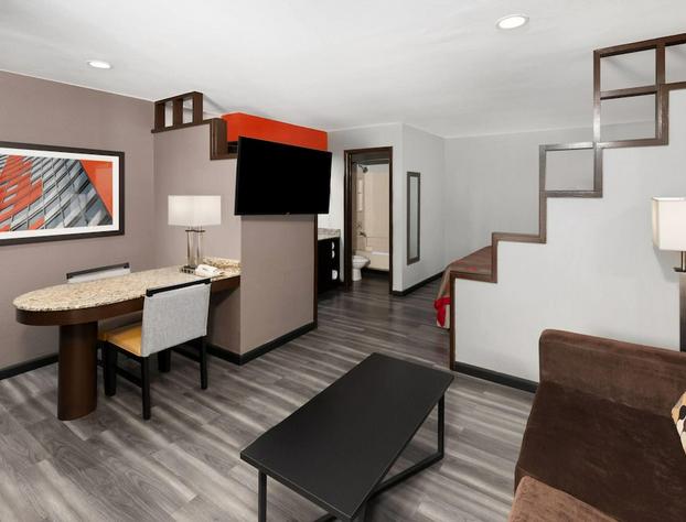 Ramada by Wyndham El Paso hotel detail image 3
