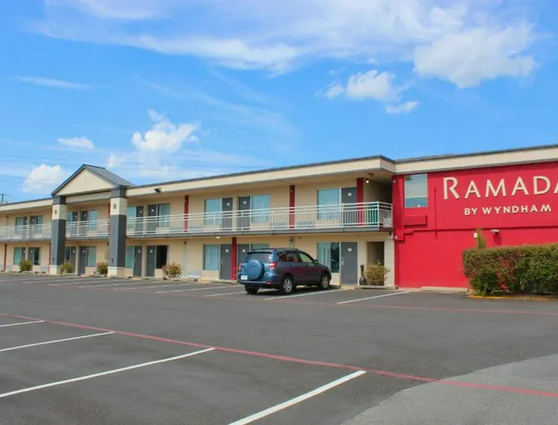 Ramada by Wyndham Harrisonburg hotel detail image 1