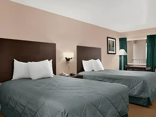 Econo Lodge Inn & Suites hotel detail image 2