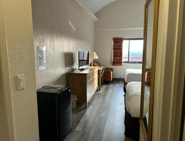 Hilltop Inn & Suites hotel detail image 4