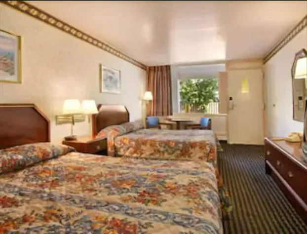 Ramada by Wyndham Baltimore West hotel detail image 2