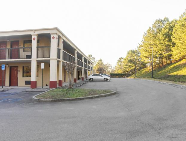 Days Inn by Wyndham Adairsville hotel detail image 2