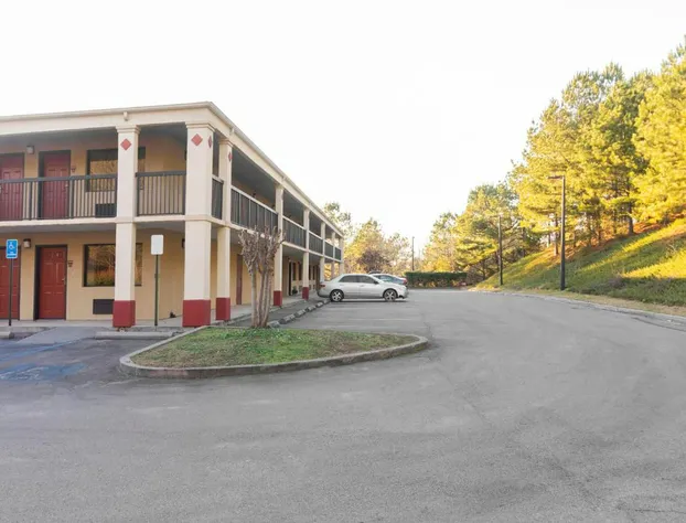 Days Inn by Wyndham Adairsville hotel detail image 1