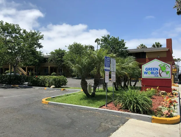 Ramada by Wyndham near SeaWorld / Mission Beach hotel detail image 2