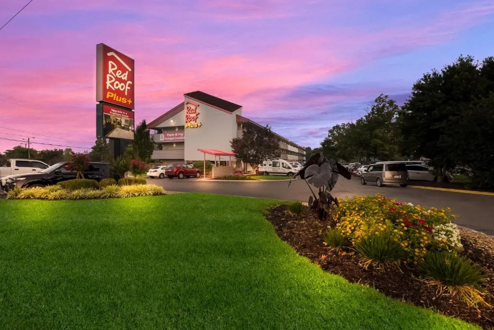 Red Roof Inn PLUS+ Nashville Airport hotel hero