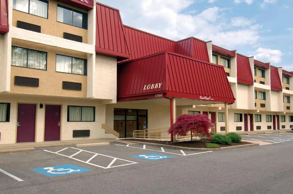 Red Roof Inn Cleveland Airport-Middleburg Heights hotel hero