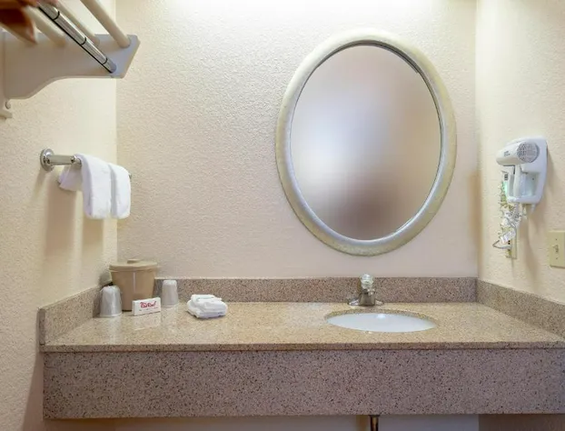 Red Roof Inn Cleveland Airport-Middleburg Heights hotel detail image 4