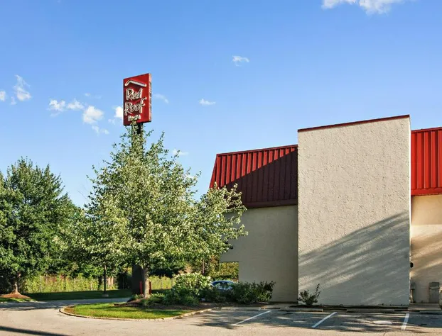 Red Roof Inn Cleveland Airport-Middleburg Heights hotel detail image 1