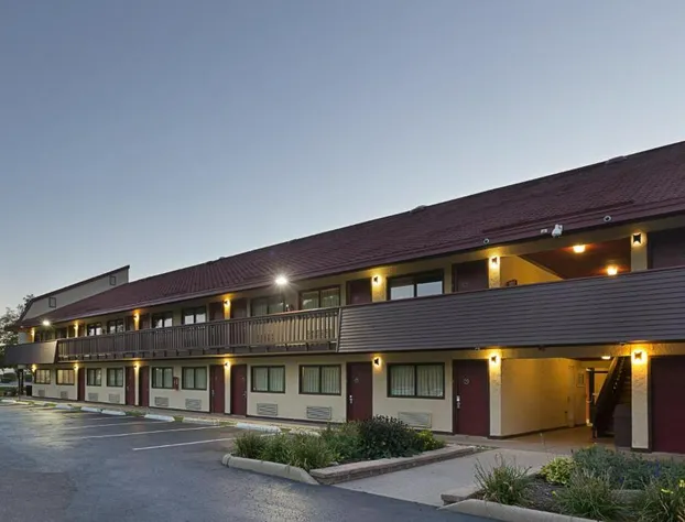 Red Roof Inn Lansing West - MSU hotel detail image 1