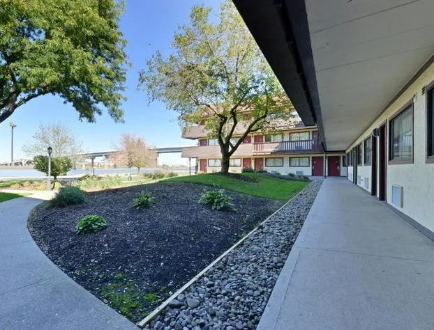 Red Roof Inn PLUS+ Secaucus - Meadowlands - NYC hotel detail image 3