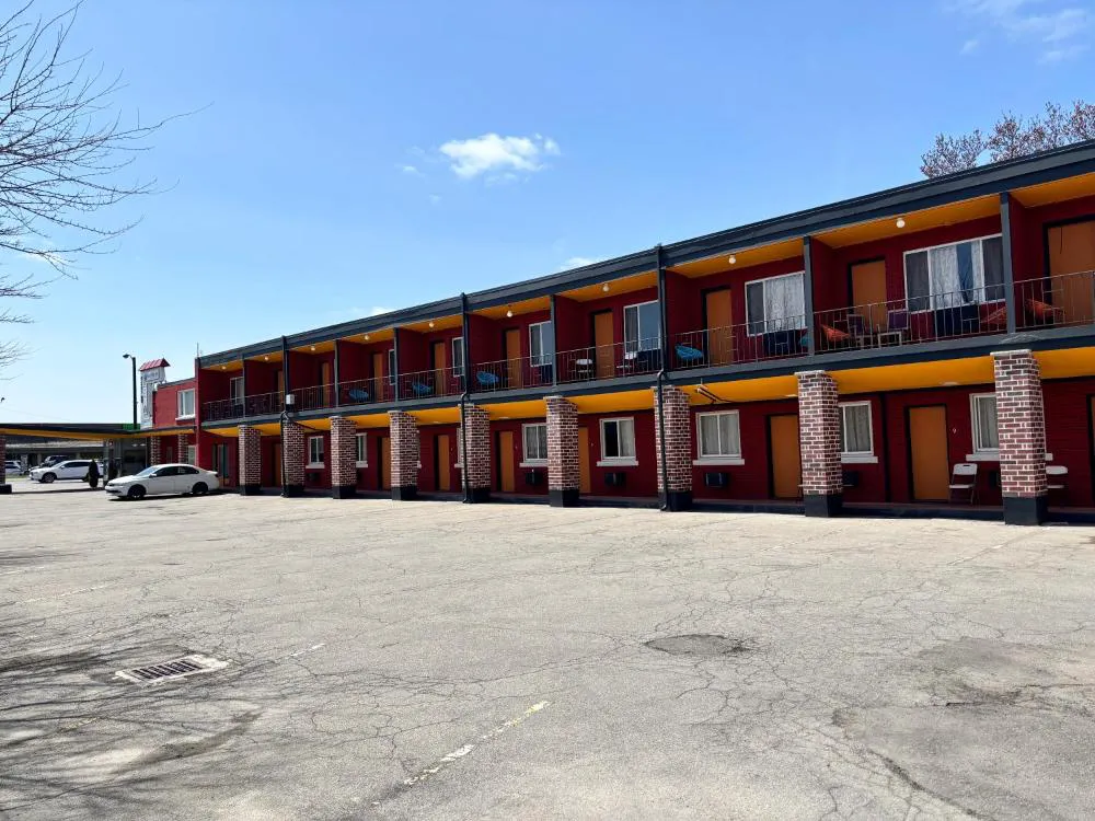 6267 Persepolis Inn hotel hero