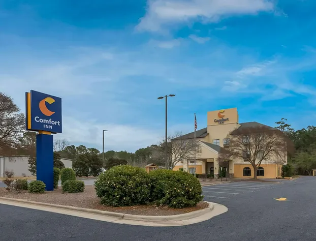 Comfort Inn Fayetteville I-95 hotel detail image 3