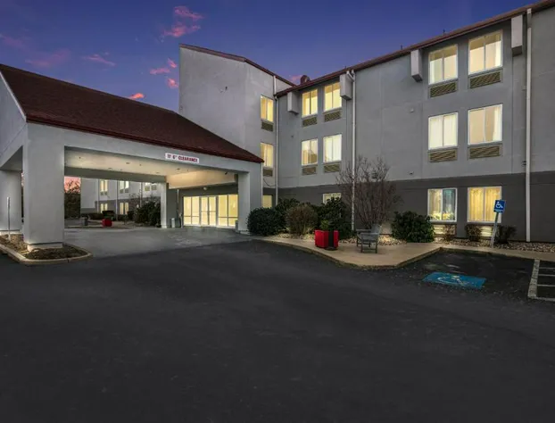 Red Roof Inn PLUS+ Boston - Logan hotel detail image 2