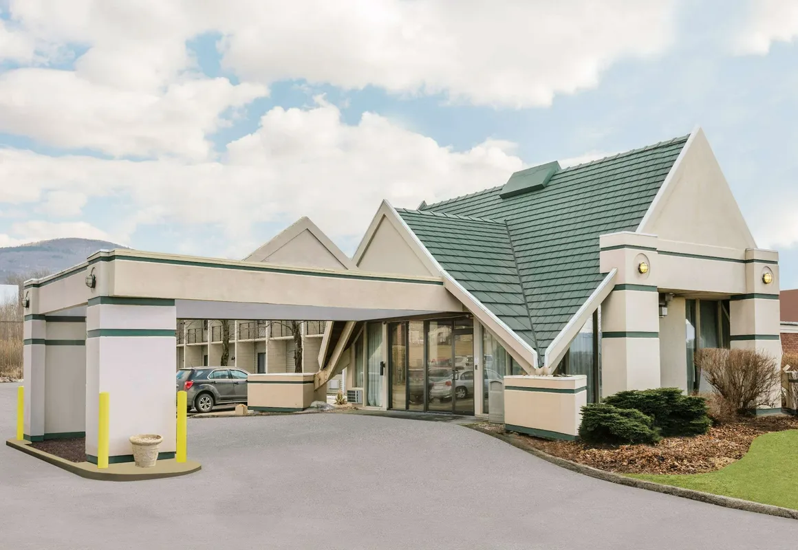 Days Inn by Wyndham Rutland/Killington Area hotel hero