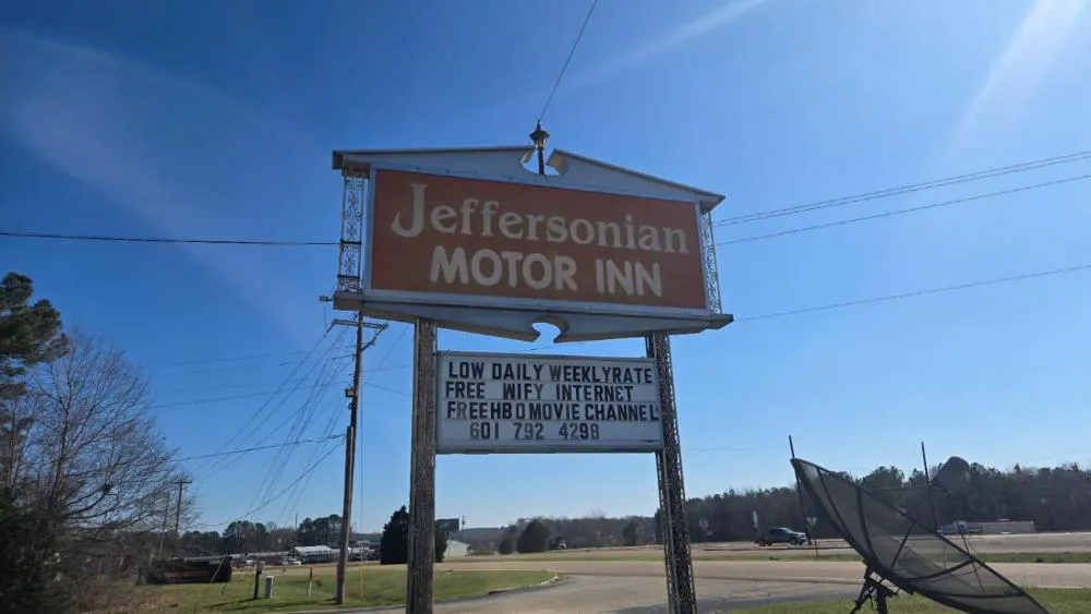 Jeffersonian Motor Inn by Townhouse, Prentiss MS hotel hero