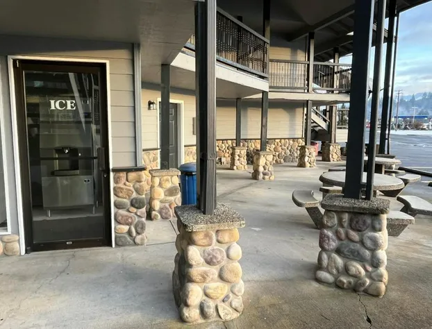 Seasons Motel hotel detail image 1