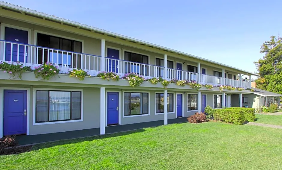 Sea & Sand Inn hotel hero