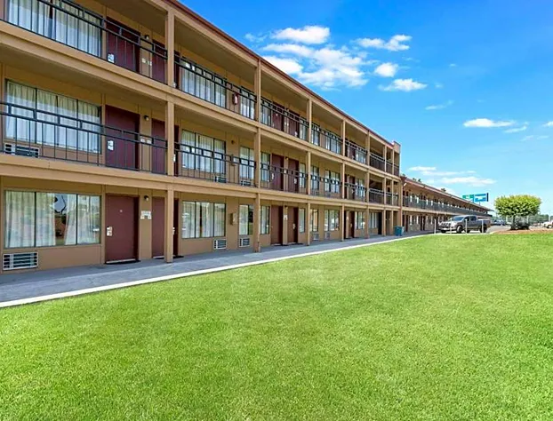 Rodeway Inn Portland Airport hotel detail image 3