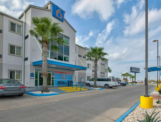 Motel 6 Eagle Pass, TX - Lakeside hotel detail image 1