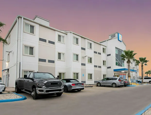 Motel 6 Eagle Pass, TX - Lakeside hotel detail image 3