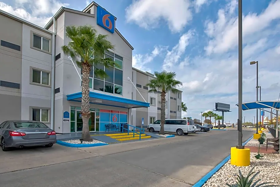 Motel 6 Eagle Pass, TX - Lakeside hotel hero