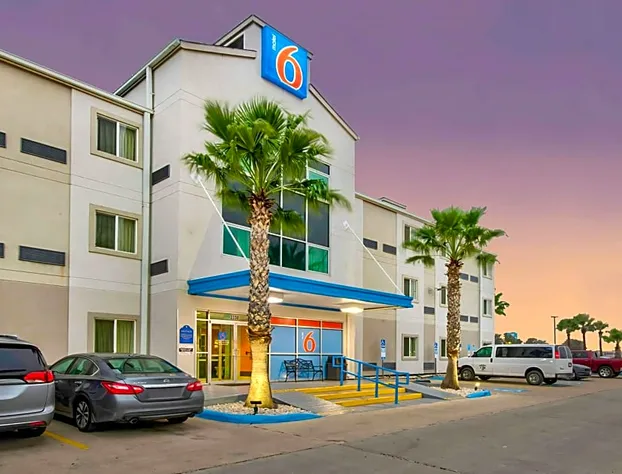 Motel 6 Eagle Pass, TX - Lakeside hotel detail image 1