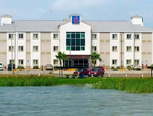 Motel 6 Eagle Pass, TX - Lakeside hotel detail image 2