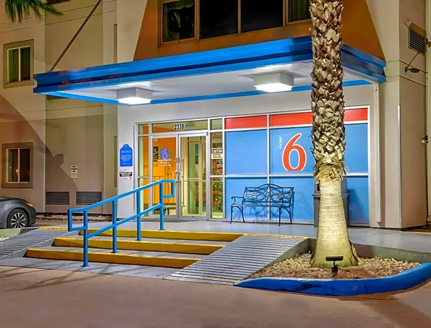 Motel 6 Eagle Pass, TX - Lakeside hotel detail image 3