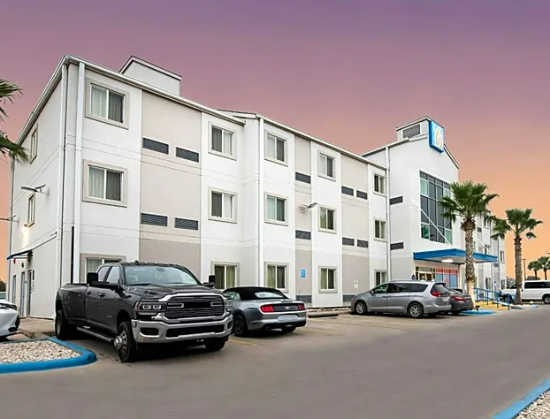 Motel 6 Eagle Pass, TX - Lakeside hotel detail image 4