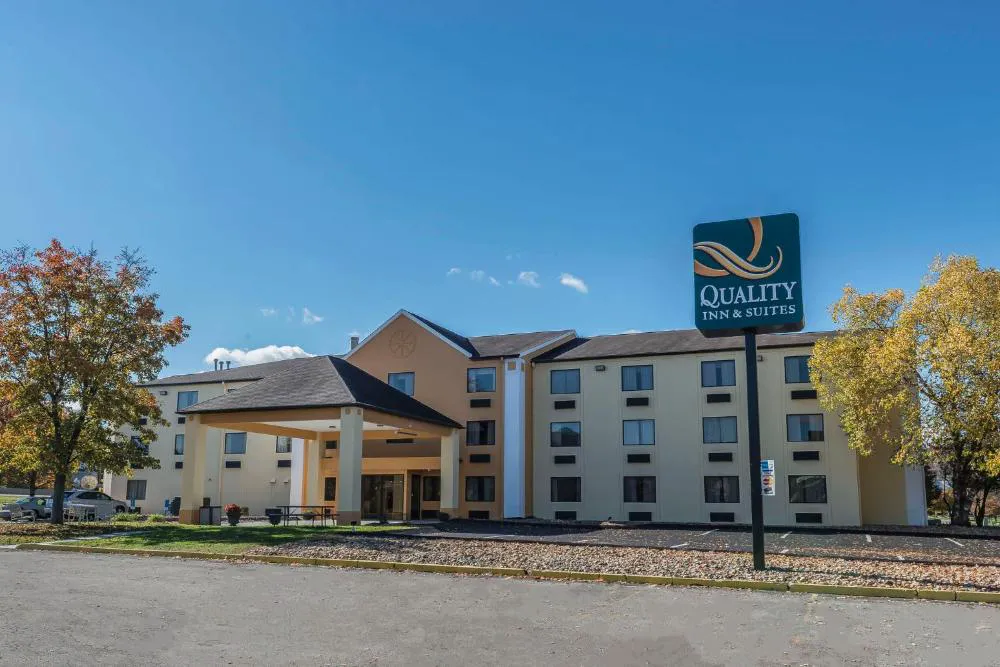 Quality Inn & Suites Pittsburgh Harmarville hotel hero