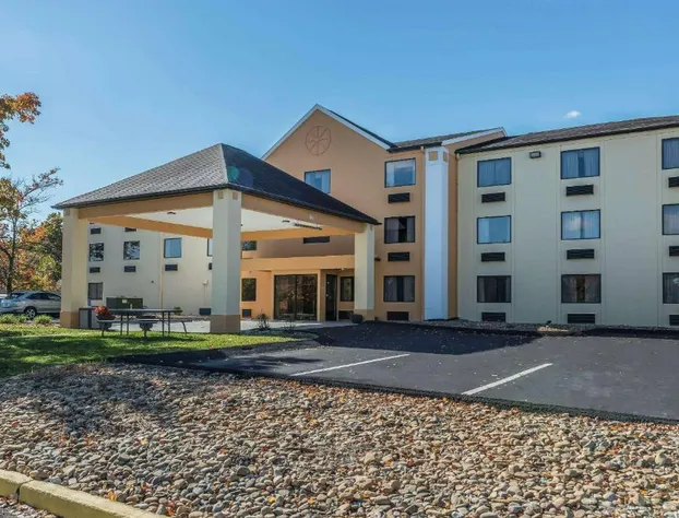 Quality Inn & Suites Pittsburgh Harmarville hotel detail image 1