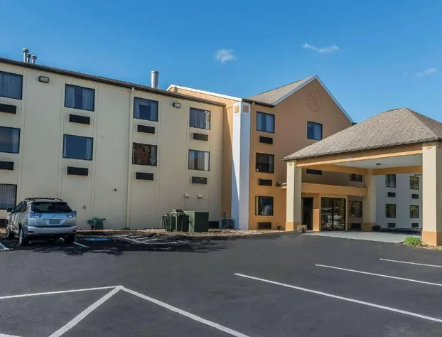 Quality Inn & Suites Pittsburgh Harmarville hotel detail image 2