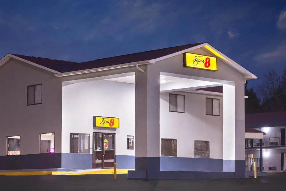 Super 8 by Wyndham Locust Grove hotel hero