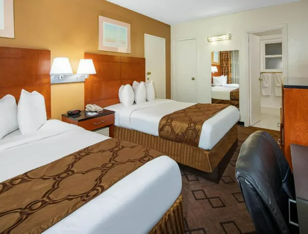 Travelodge by Wyndham Burbank-Glendale hotel detail image 4