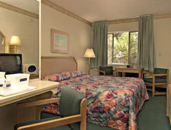 Travelodge by Wyndham Burbank-Glendale hotel detail image 4