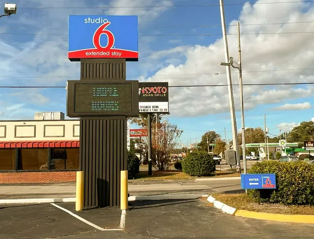 Studio 6 Wilmington, NC hotel detail image 2