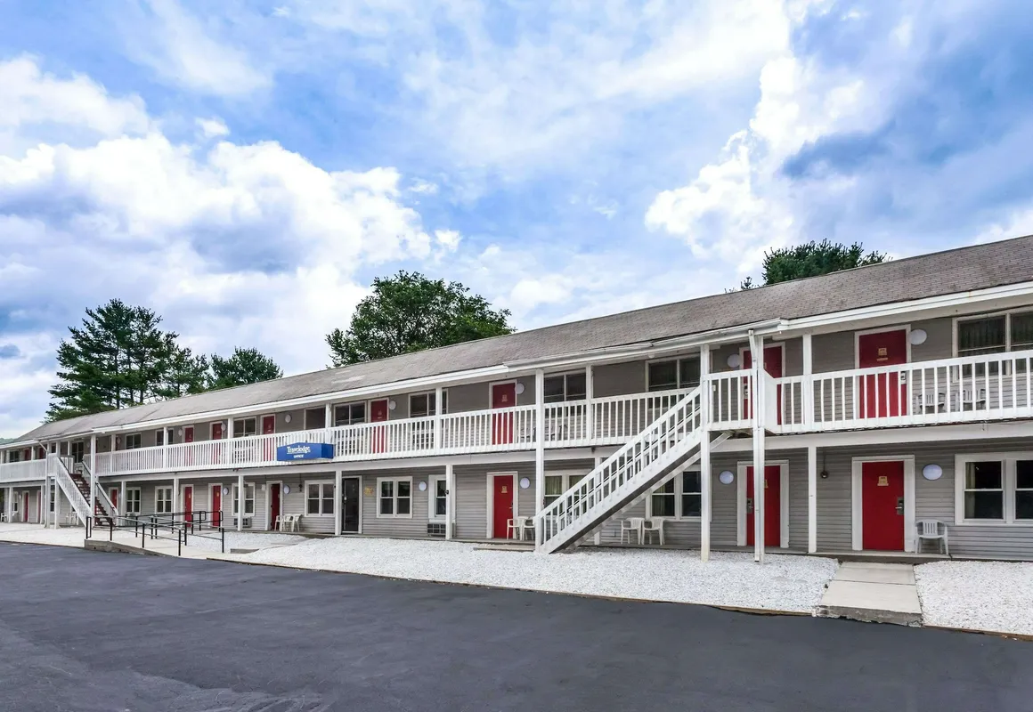 Travelodge by Wyndham Great Barrington Berkshires hotel hero